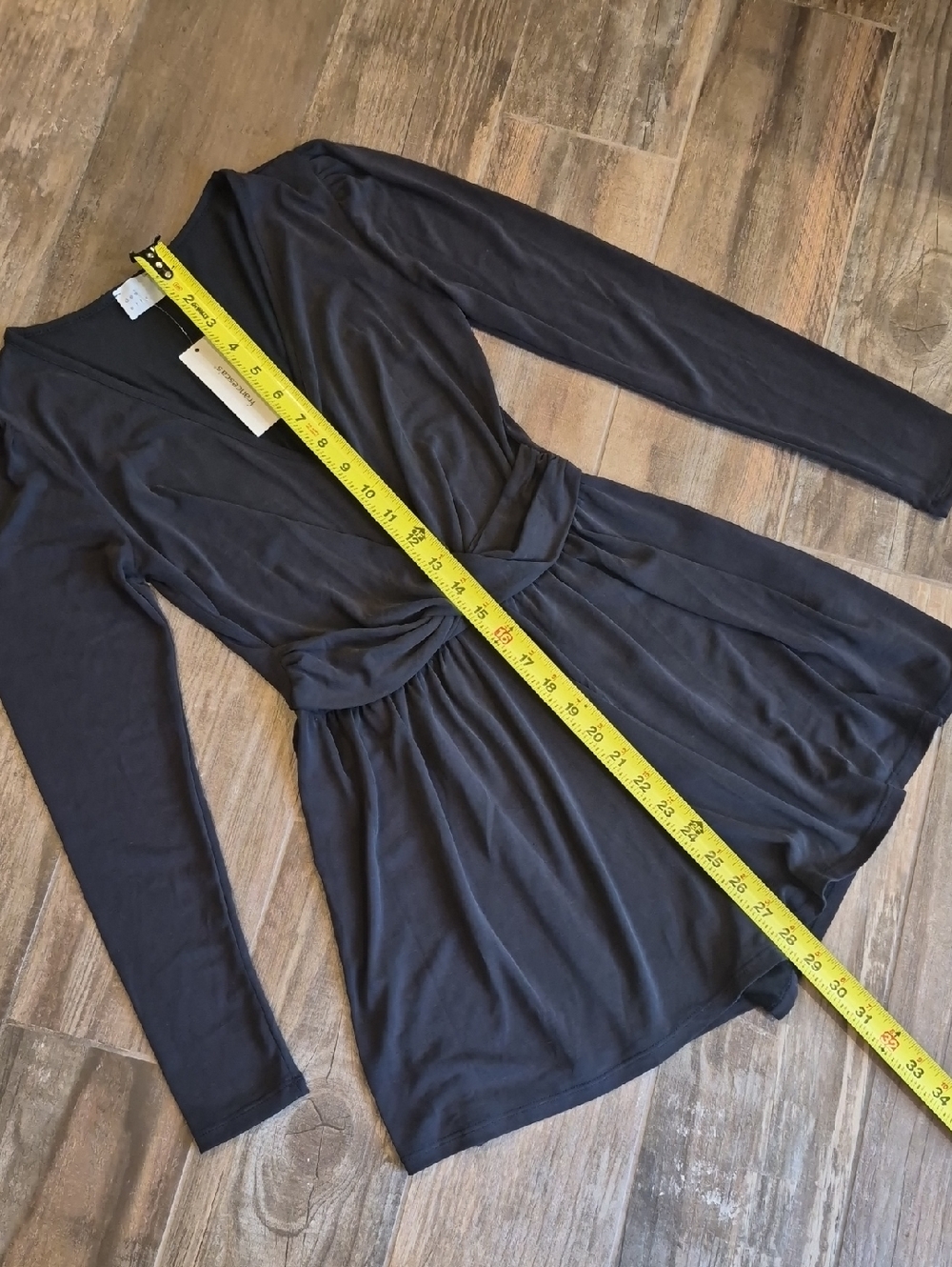 Francesca's Dee Elly Black Lightweight Long Sleeve Pleated Shoulder Romper, XS - Picture 4 of 11